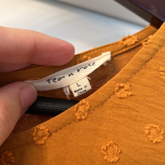 Mustard color boutique shirt - Picture 2 of 3